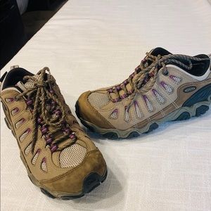 Hardly Worn Oboz Women Hiking shoe size 7